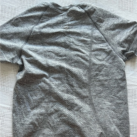 Swiftly Tech Short-Sleeve Shirt 2.0
Hip Length - Picture 2 of 3